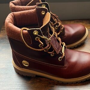 Timberland Rich Brown Leather Boots with Gold Details